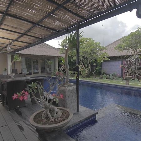 Bamboo Moon Villas Sanur Exterior foto