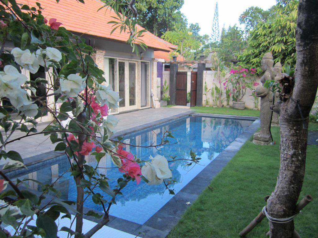 Bamboo Moon Villas Sanur Exterior foto